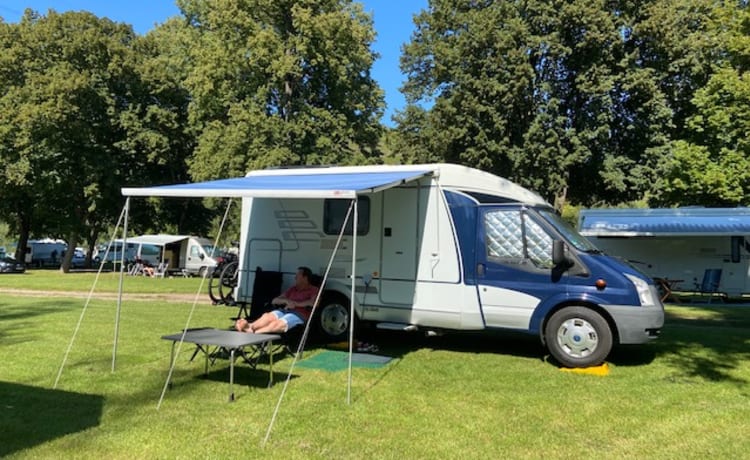 Camping-car Ford Hymer 522 compact et tout équipé