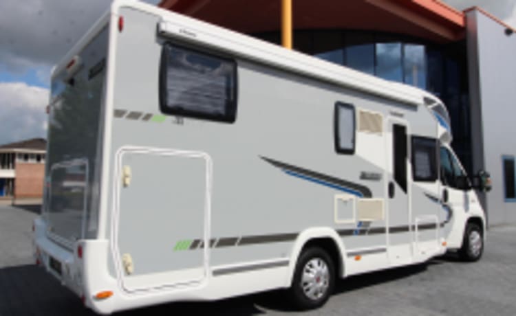 Titanium – Very nice Chausson 4 pers. motorhome