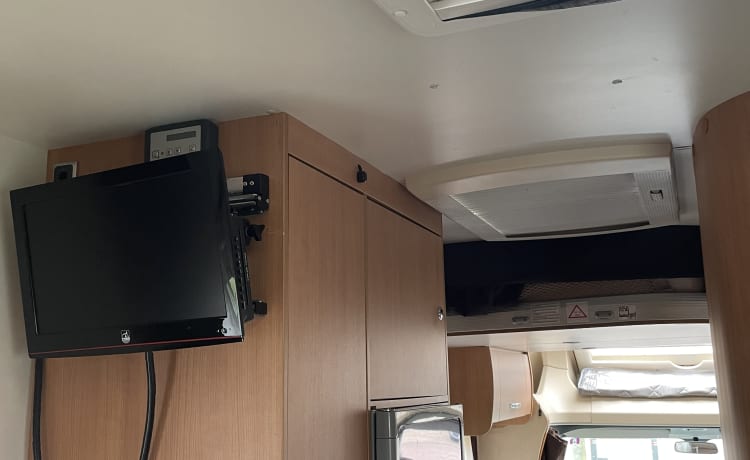 Camper voor 4 personen semi intergraal