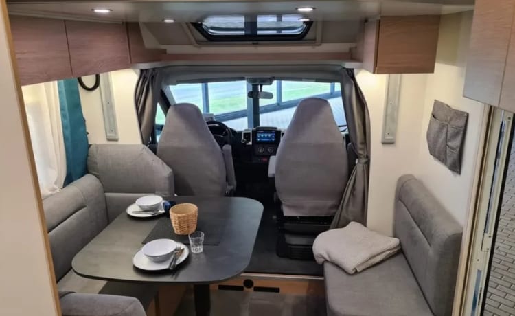 Joa 75T – Moderne gezinsstacaravan voor 5 personen onder de 3,5 ton