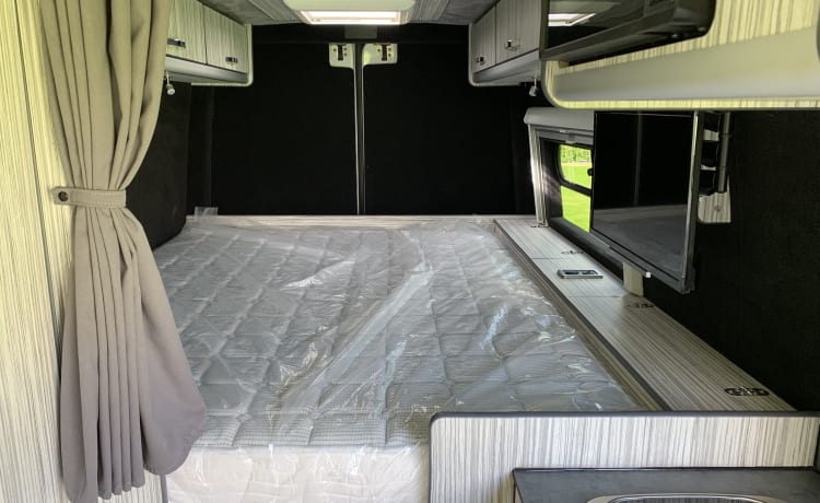 Maverick  – 3-persoons Volkswagen Crafter campervan 2015