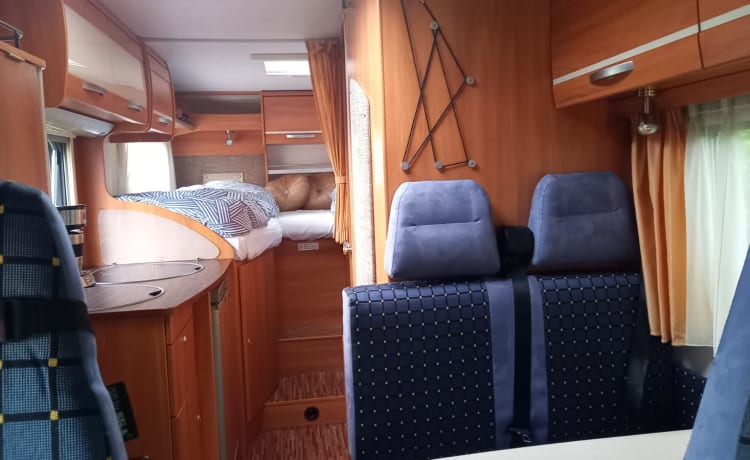 Ford – Hymer for rent, beautiful complete camper with length beds!!