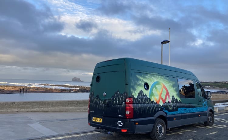 The Big Green Van – Tour in luxe door de NC500 - inclusief grote off-grid camperverzekering met 3 slaapplaatsen