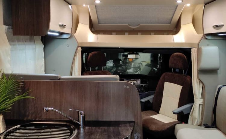 Challenger Birthday 60 – Camper di lusso per 5 persone con 5 cinture | Inventario completo