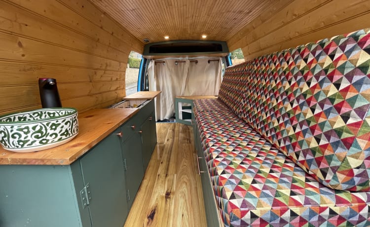 Gloria  – Gezellige VW Caddy Maxi micro camper 