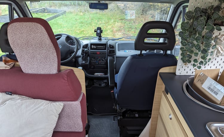 Ted – Half integraal camper met gezellig interieur uit 2006