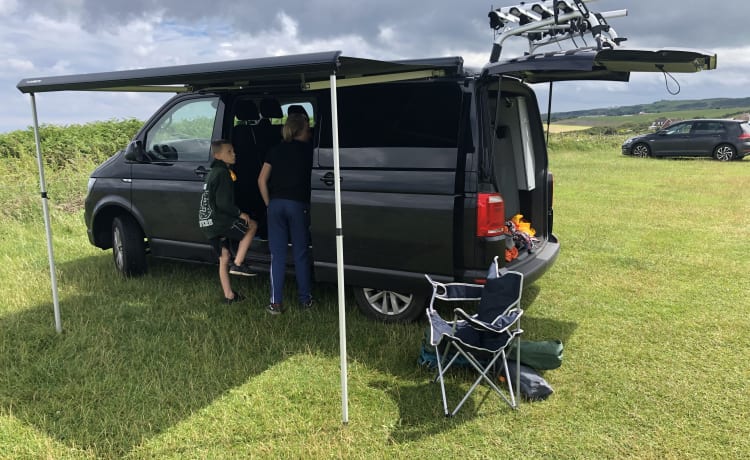 Cilla – VW T6 2019 4 slaapplaatsen