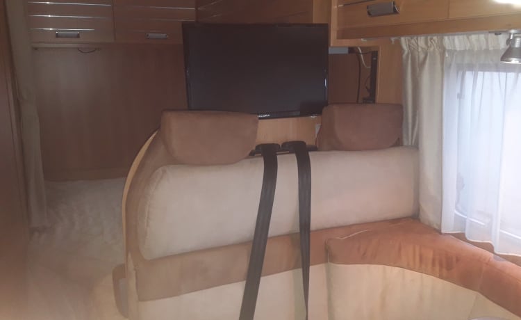 Camping-car compact et confortable pour 2/4 personnes