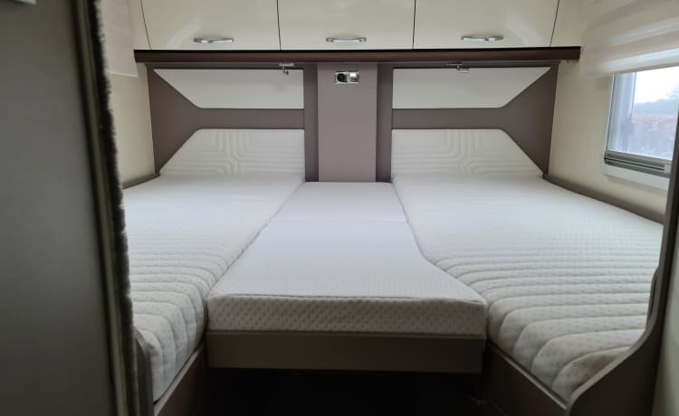 N854ZH – Very luxurious Burstner Lyseo Privilege 728 G length bed | miles free!