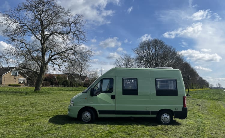 Pistache – Peugeot Boxer Bus Camper - 6 personnes - 2 couchages