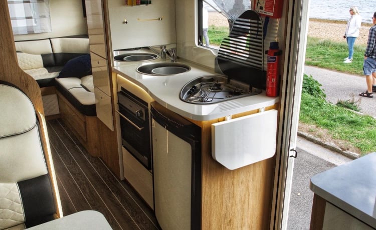 AutoRoller 747 – Luxury 6 Berth Motorhome