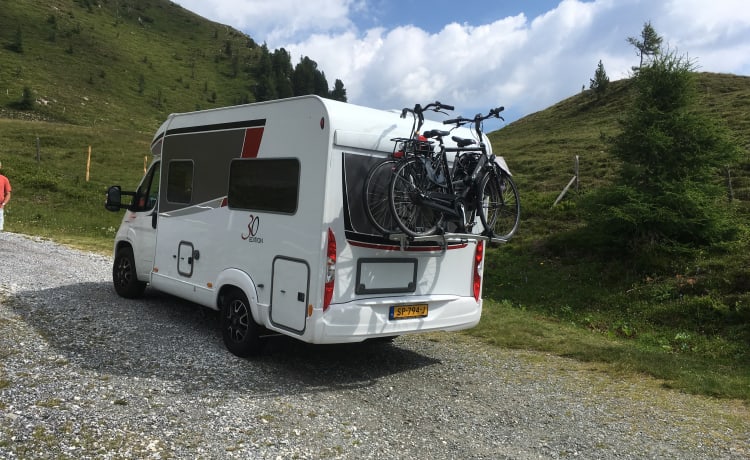 Un beau camping-car semi-intégré pour 2 personnes !