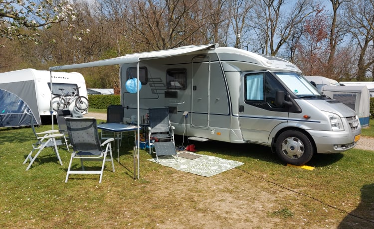 Ford – Hymer in affitto, bellissimo camper completo con letti di lunghezza!!