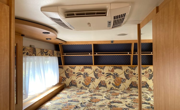 Beautiful 6-person camper, fully equipped!