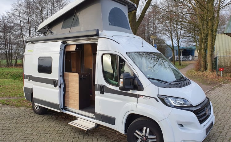 Hymer Grand Canyon, automatique, km gratuit, 4 personnes à partir de 2017