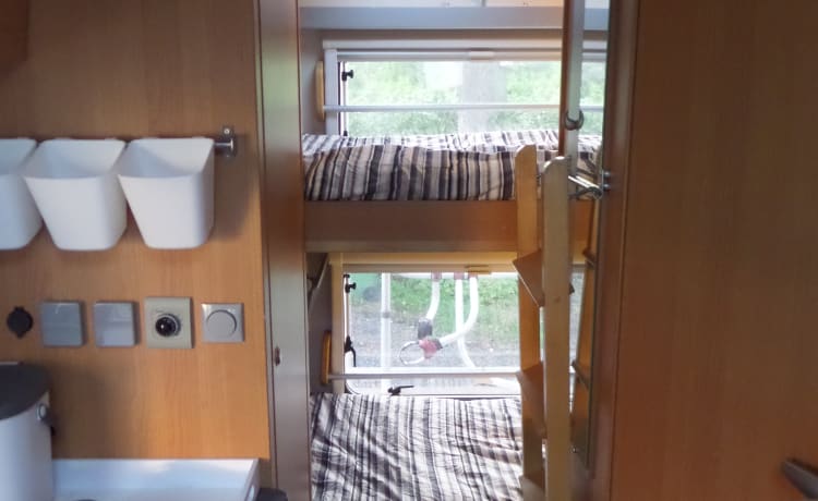 Compact family camper with bunk bed