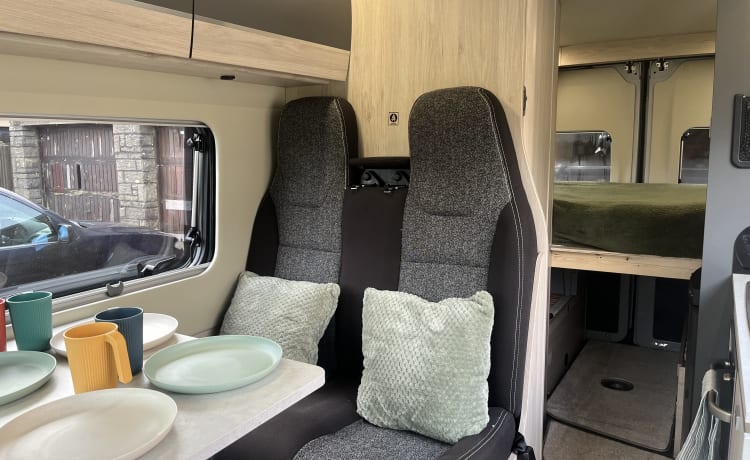 Exped – 4 berth 2023 Autotrail Expedition 67 with Pop Top