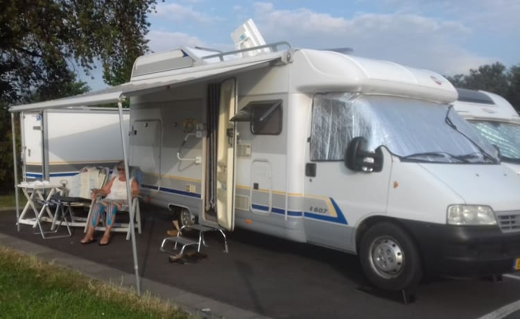 Louez un camping-car chez Van Duuren ! Chiens admis (2003)