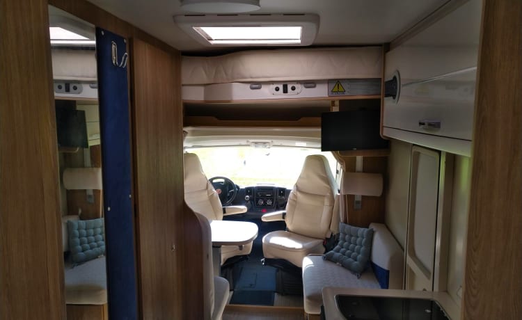 Merry Mary – Spacious Rimor 98p 2019 - Single beds - Pull-down bed - Air conditioning - Lots of sunlight