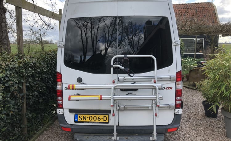 Voor levensgenieters – Camper autobus Mercedes. Completamente equipaggiato.