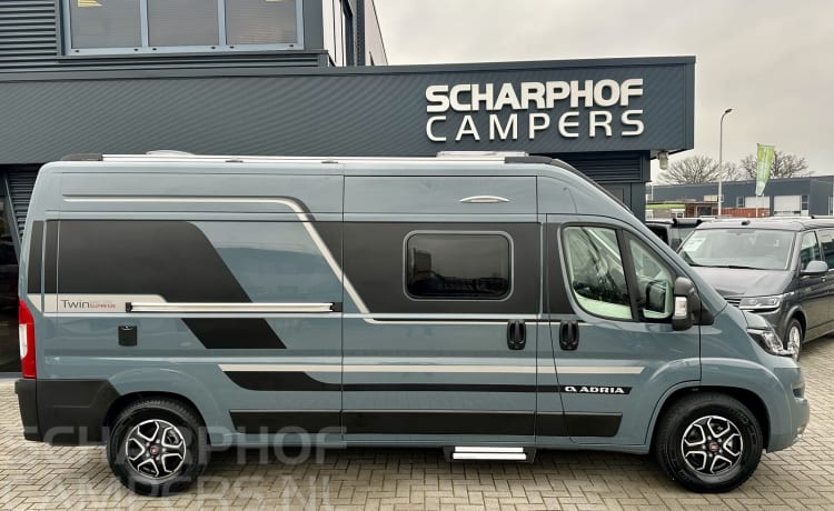 2p Adria Twin Supreme camper 140 pk automaat uit 2024