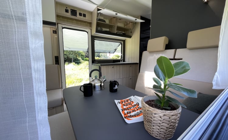 Queen H – Nieuwe en luxe 6-persoons alkoofcamper uit 2023