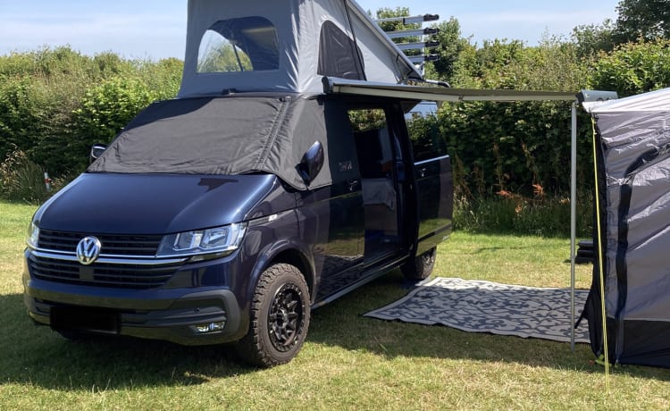 Blue Thunder  – Nieuwe VW-camper met 22 platen 4-persoons SWB T6.1 T30 DSG 7-traps automaat