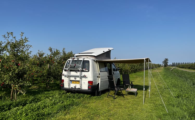 Betty – Leuke 2p Volkswagen T4 campervan LWB