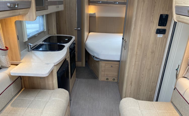 4 berth Peugeot elddis majectik 155 fixed bed 2017 like new 11k mil