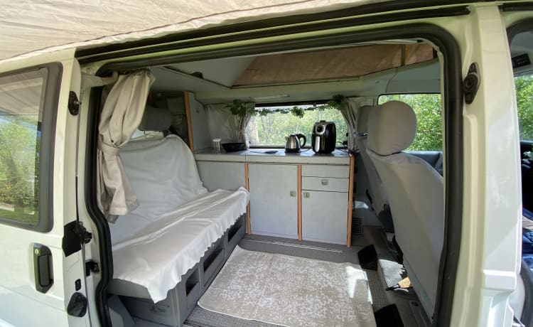 Wonderful California VW camper T4, 4 people with air conditioning, toilet and air fryer