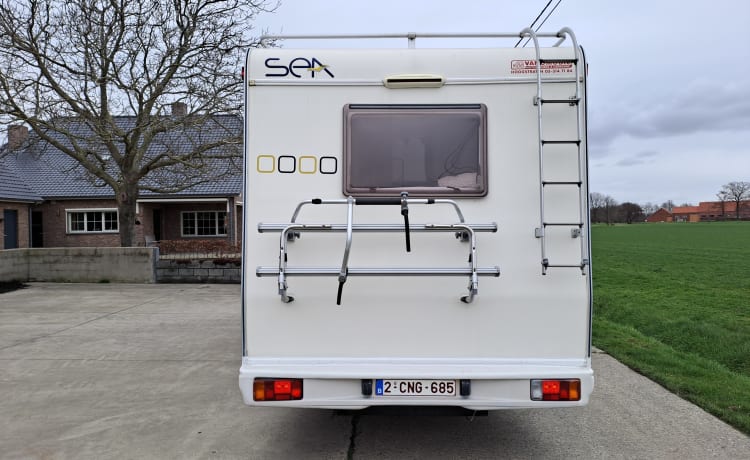 Ons Suzy – Camper per famiglie 6p Elnagh alcova