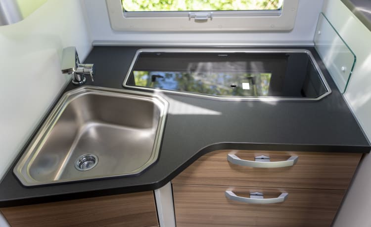 Gloednieuwe 4 persoons camper  – 4p Sun Living semi-integrated uit 2024