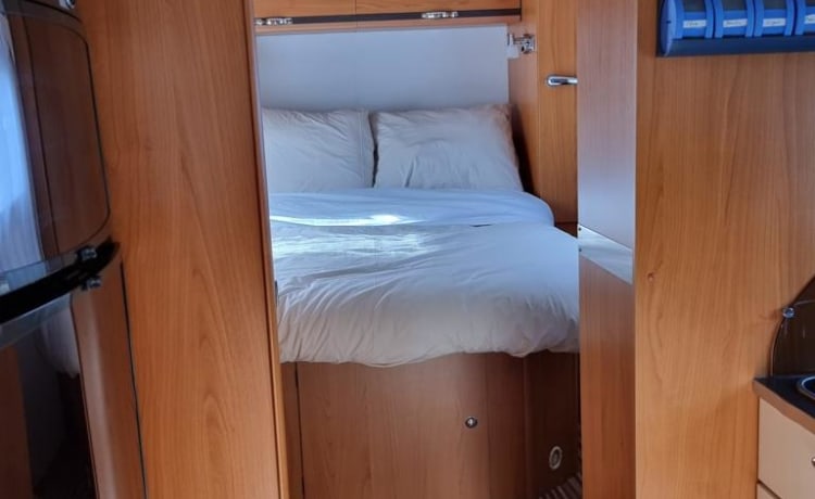 Happy Travels – Spacious luxury 4-pax camper