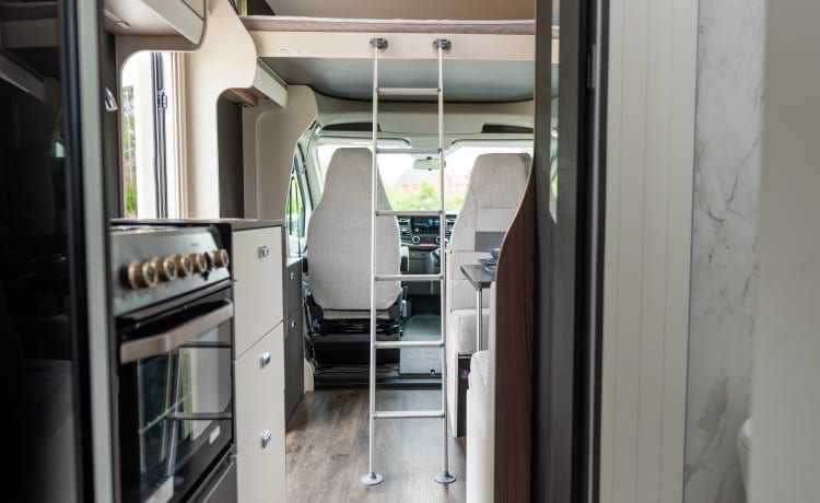 Swift Voyager 485 5 Berth