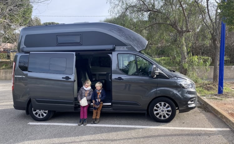D'eropuit – Nieuwe campervan Ford Nugget Plus met hoogdak en toilet - 4 personen