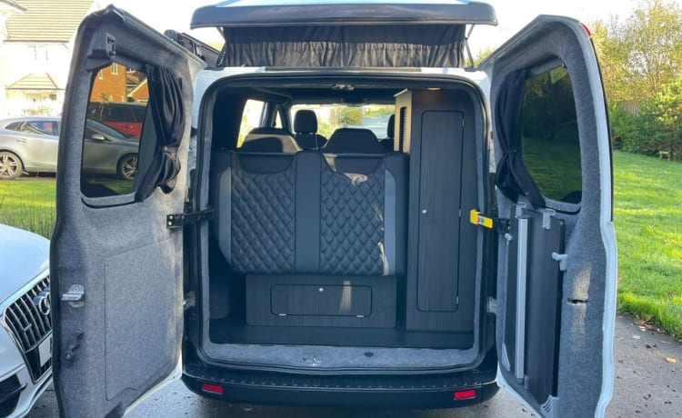 Ruby – 4-persoons Ford campervan uit 2018