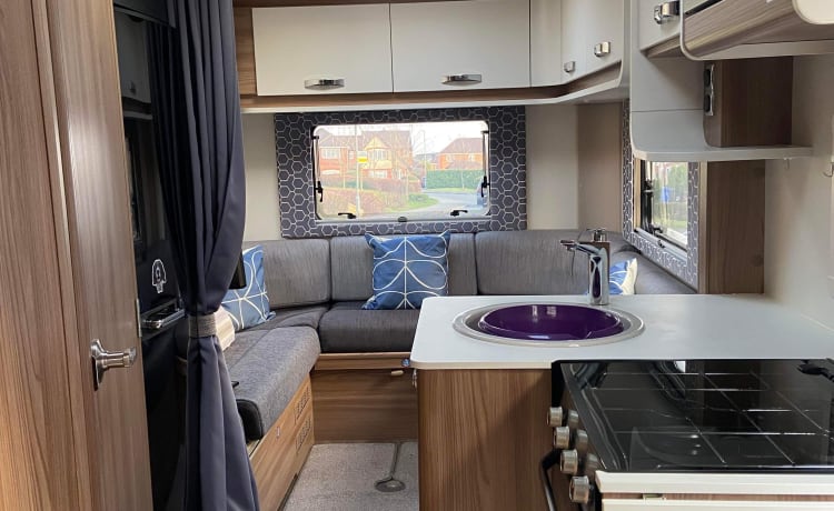 Luxurious 4 berth Motorhome 