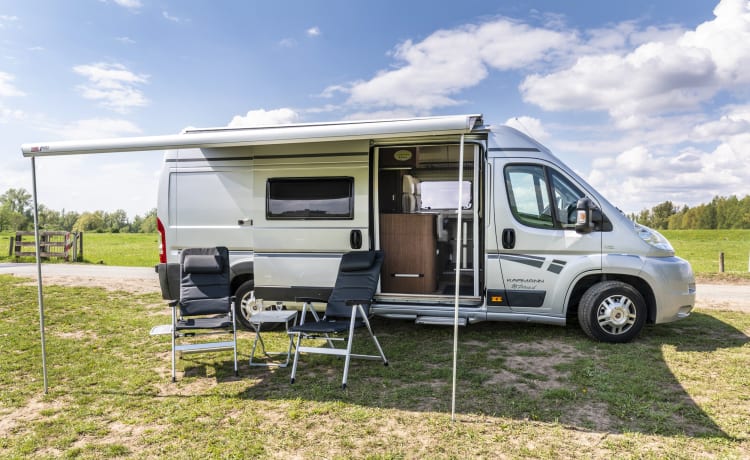 Luxusbus Camper Automatik mit französischem Bett