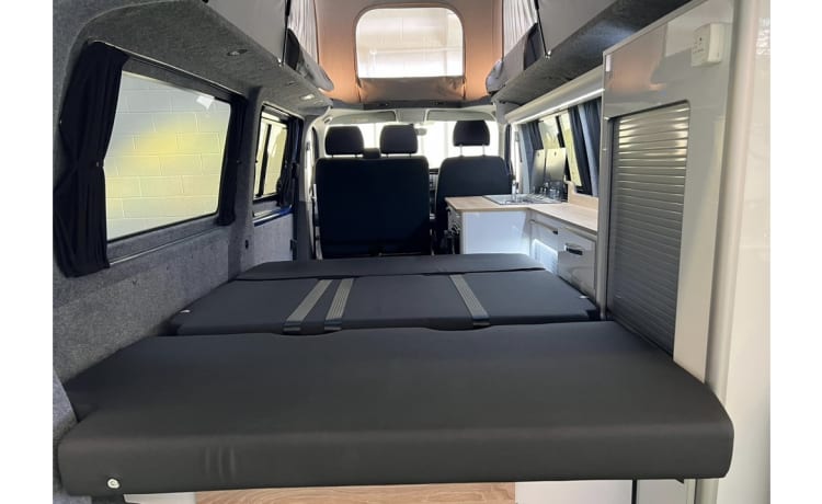 Noah – VW LWB Campervan 4 couchages