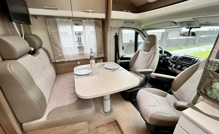 Romantic Luxury Camper – 2p LMC semi-integrated from 2020