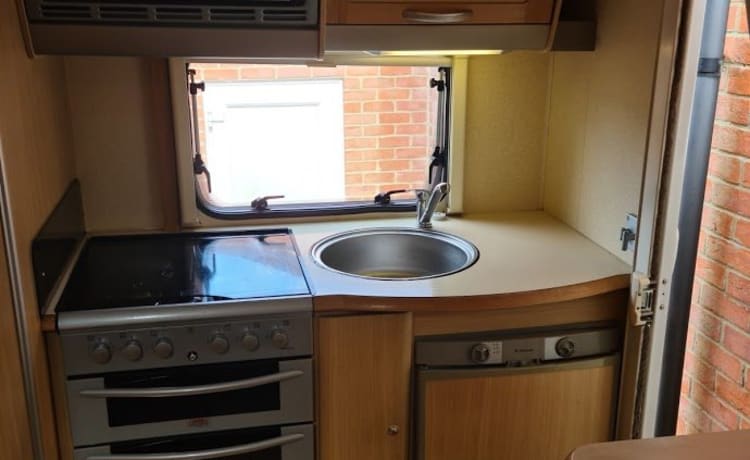 Carrie – 5 berth pet friendly motorhome, based between Brighton and Gatwick