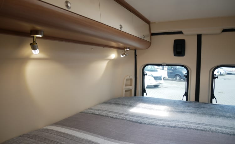 Sun Living Flexo 6.40 , 2 sleeping 4 seats, length beds, air conditioning!!