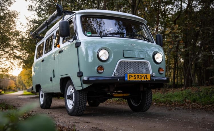 Stoere UAZ Bukhanka 4x4 Offroad camper