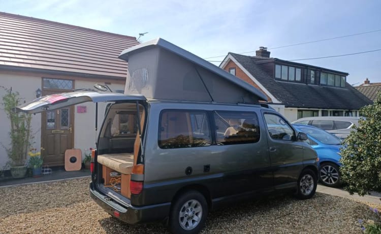 Dallas – 5 berth Toyota campervan from 1995