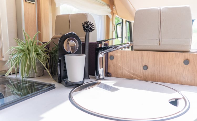 Go on an adventure with this luxurious Mercedes-Benz mobile home from 2022!