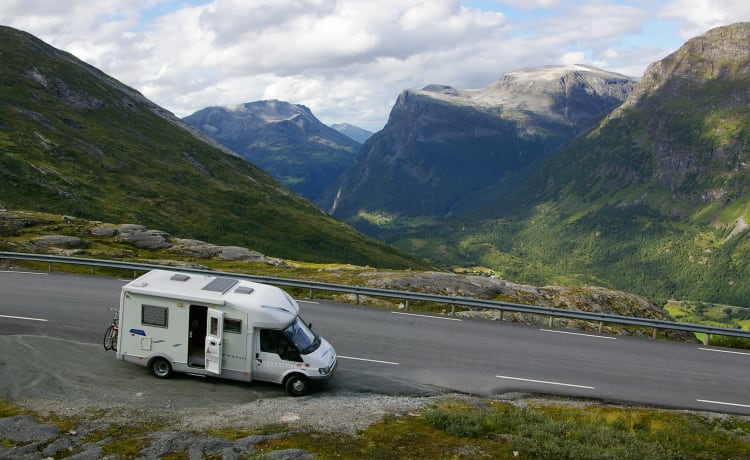 “Star” – Compact semi-integrated motorhome