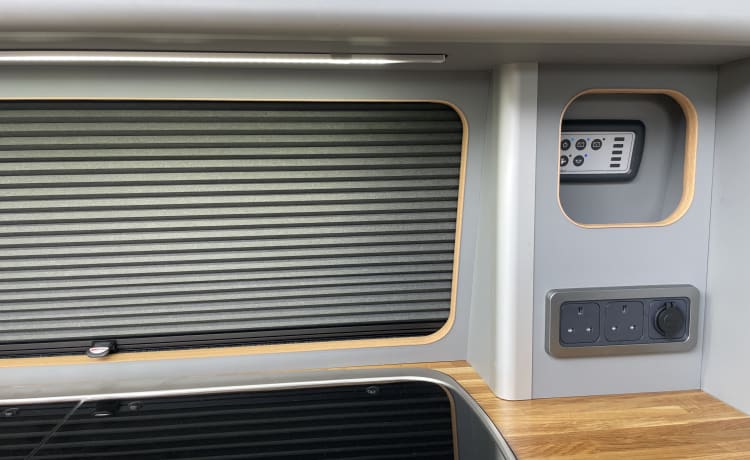 Pearl – VW T6 DSG Auto Camper, ASSICURAZIONE INCLUSA NEL PREZZO! * 4 posti letto * Riscaldatore notturno!