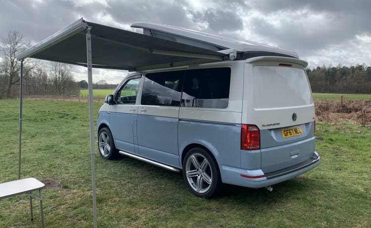 Penelope – Luxury VW T6 4 berth Campervan