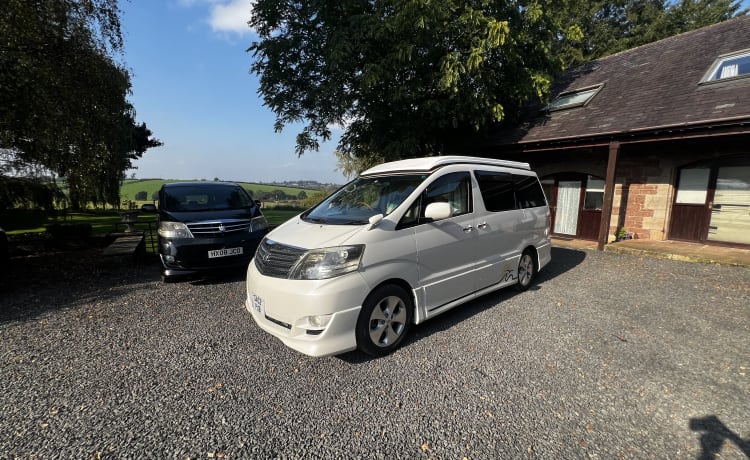 The Borderless Reiver – 3-persoons Toyota campervan uit 2007