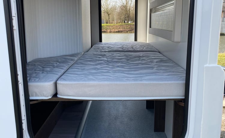 Benimar Cocoon 483 (2021) voor 2 tot 5 personen